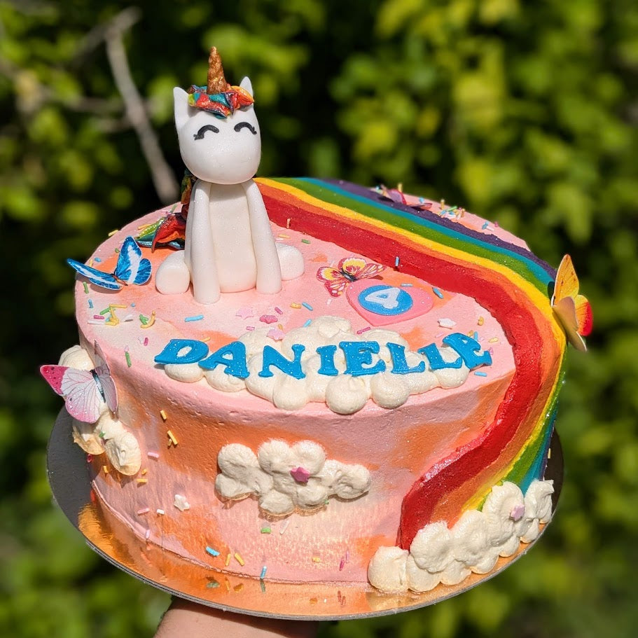 3D Unicorn rainbow cake