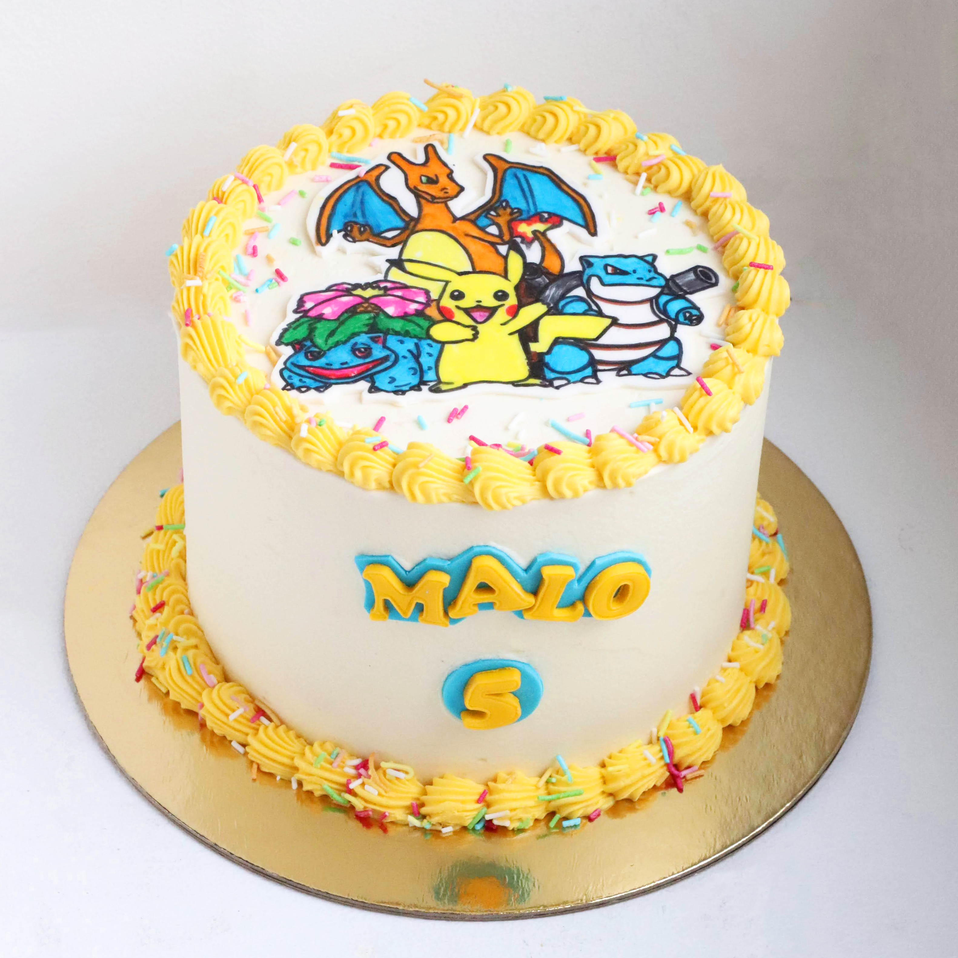 Easy Pokemon Cake {Pokeball Cake} - CakeWhiz
